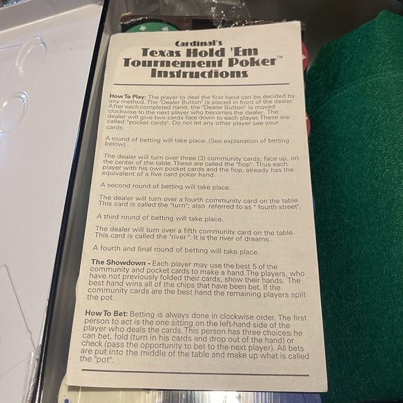 Cardinal Professional Texas Hold'em Poker Set - Picture 3 of 4